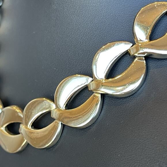 Vintage 1940’s MONET Gold Tone Oval Link Heavy Choker Collar Statement Necklace - Picture 8 of 10